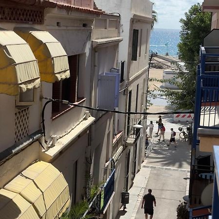 Sunny Flat In Sitges 30 Seconds To Beach, Balcony & Sea Views! Exterior photo