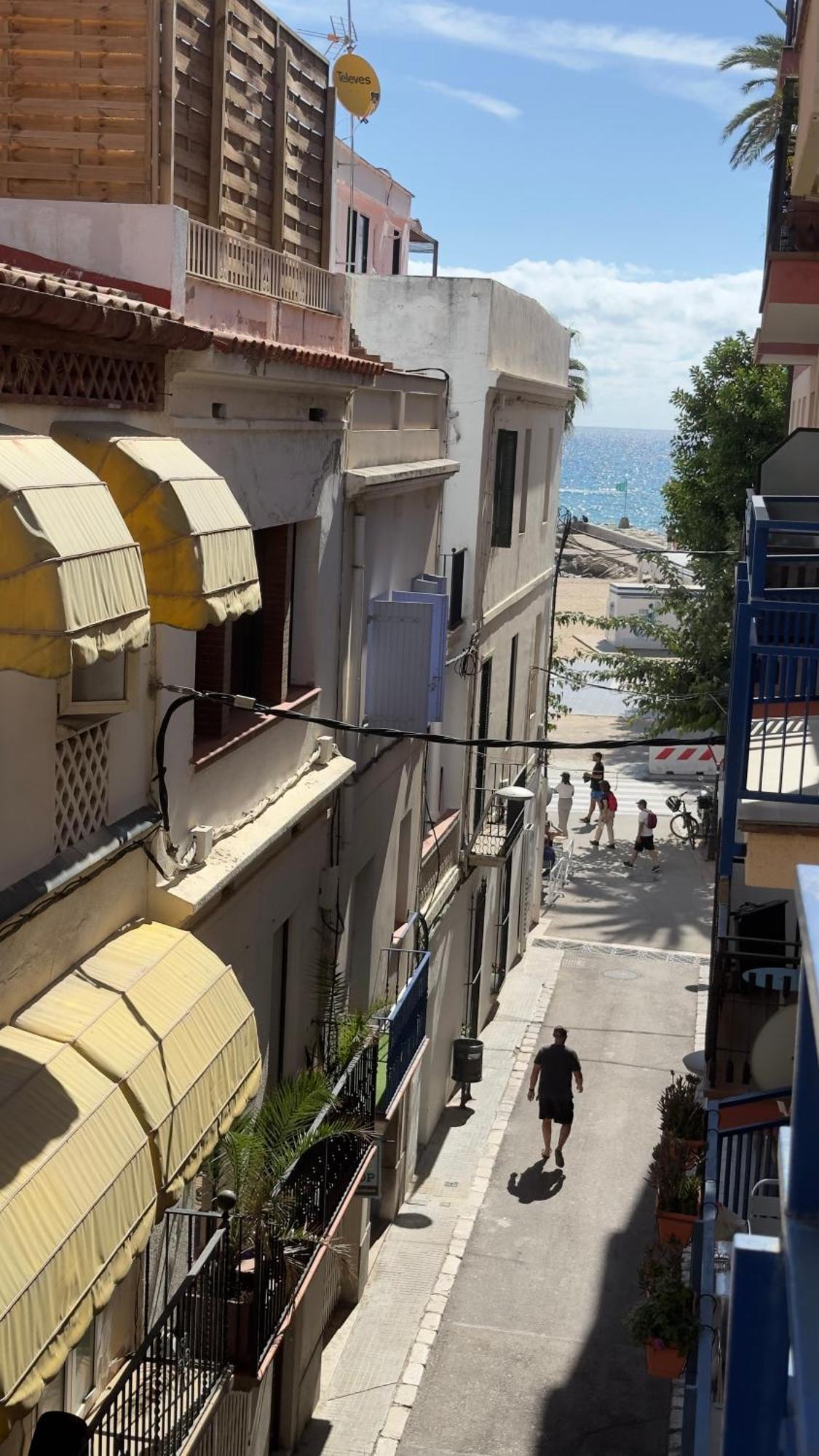 Sunny Flat In Sitges 30 Seconds To Beach, Balcony & Sea Views! Exterior photo