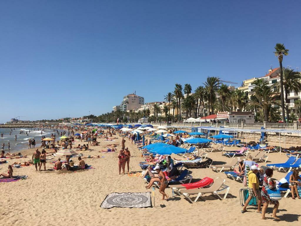 Sunny Flat In Sitges 30 Seconds To Beach, Balcony & Sea Views! Exterior photo