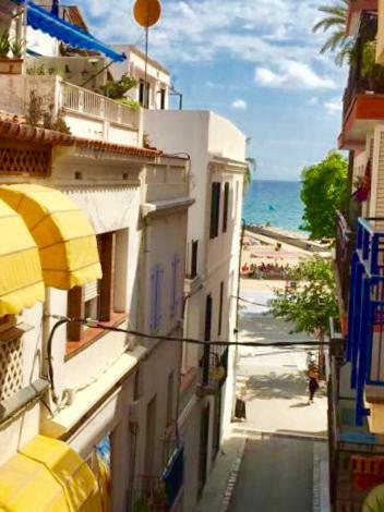 Sunny Flat In Sitges 30 Seconds To Beach, Balcony & Sea Views! Exterior photo